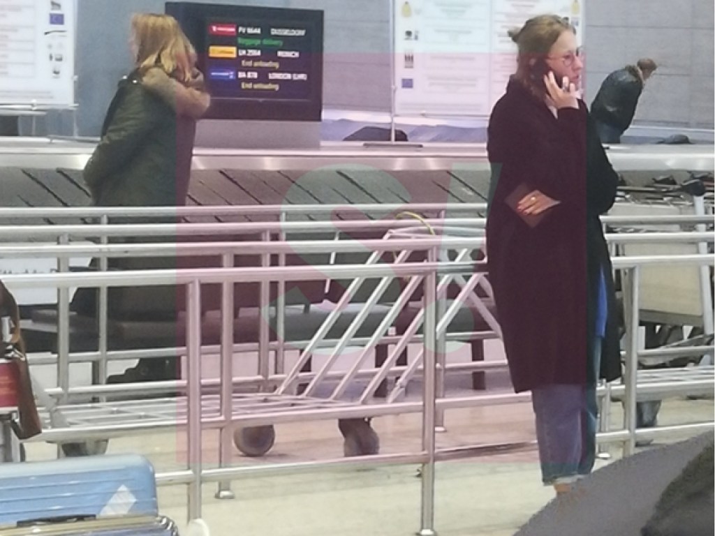 Ксению Собчак в аэропорту застали с любовником (ФОТО)