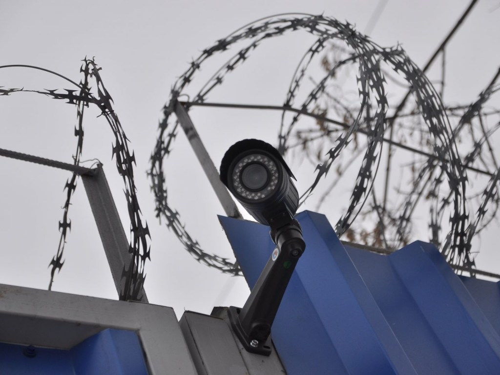 Во Франции заключенные начали бунт: охранники заблокировали 15 тюрем