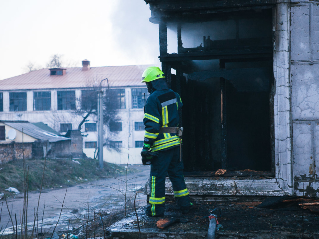 В Днепре произошел пожар в доме культуры Ильича  (ФОТО, ВИДЕО)