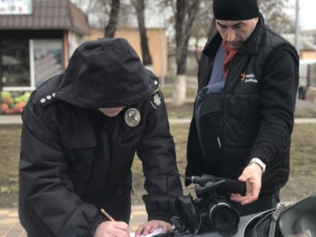 Нападение на журналиста под Киевом: в сети появилось видео