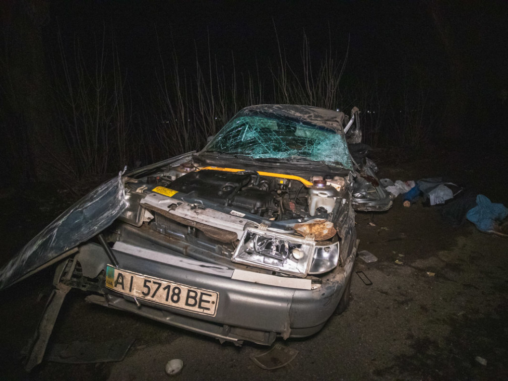 Смертельное ДТП под Киевом: водитель LADA убил себя и своего пассажира на трассе в сторону Боярки (ФОТО, ВИДЕО)