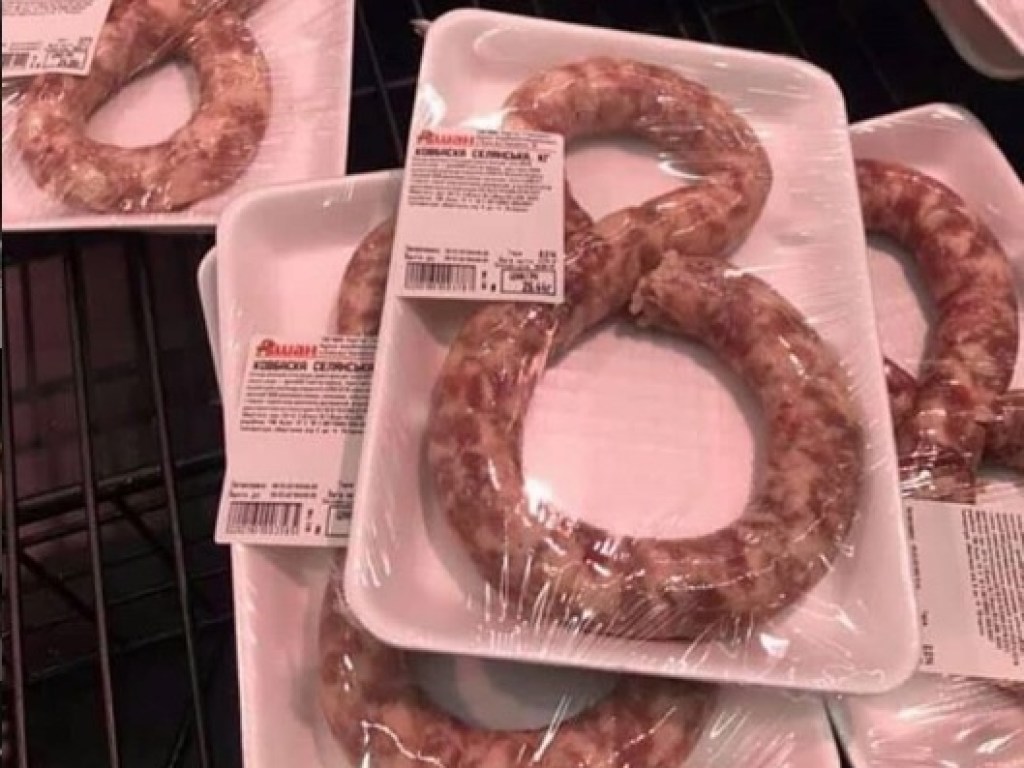 «Колбаса необычной формы»: в супермаркете Запорожье обыграли тему 8 марта (ФОТО)