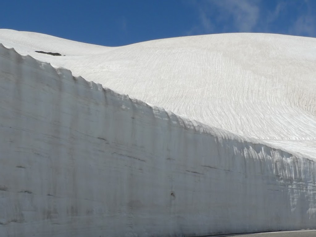 Канадцу удалось создать самый большой в мире снежный лабиринт (ВИДЕО)