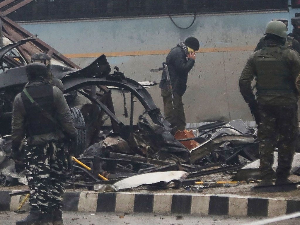 В Индии в результате взрыва на автобусной остановке погибли 18 человек