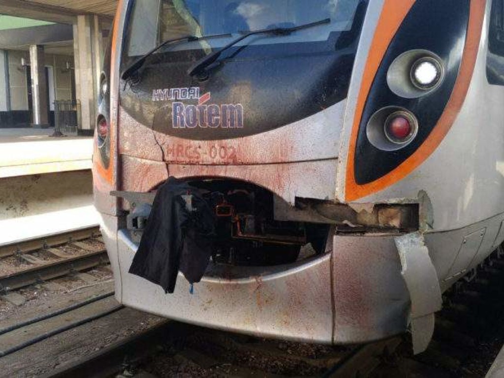 Под Киевом «Интерсити» попал в кровавое ЧП: поезд задержался в пути на полчаса (ФОТО)