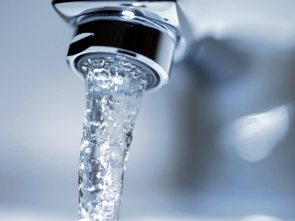 Украина попала в список стран с вредной для здоровья водопроводной водой (ИНФОГРАФИКА)