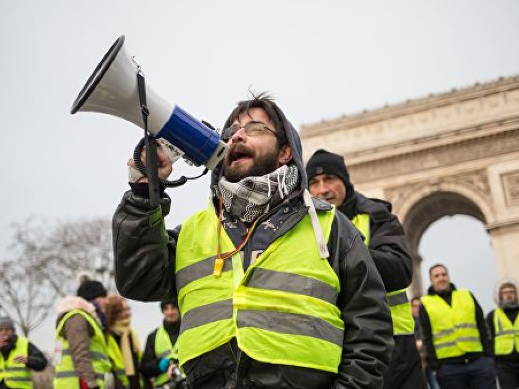 В Париже задержали 7 участников движения «желтых жилетов»