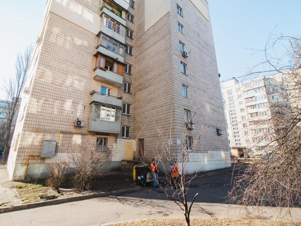 На улице Раисы Окипной в Киеве в подсобке жилого дома нашли труп (ФОТО)