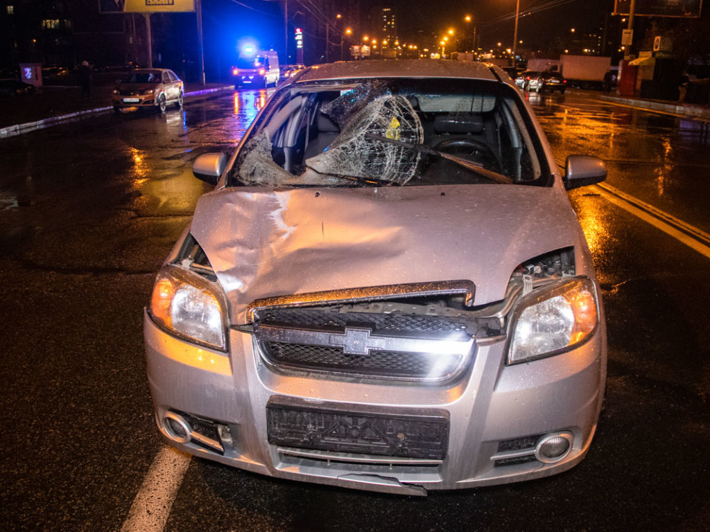 На улице Маяковского в Киеве таксист насмерть сбил пешехода-нарушителя (ФОТО, ВИДЕО)