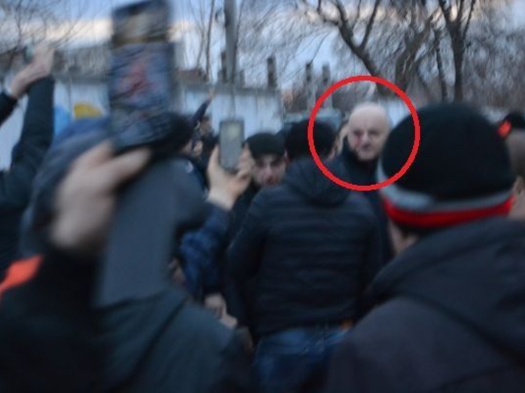 В Черкассах в драке с националистами разбили лицо начальнику полиции области (ФОТО, ВИДЕО)