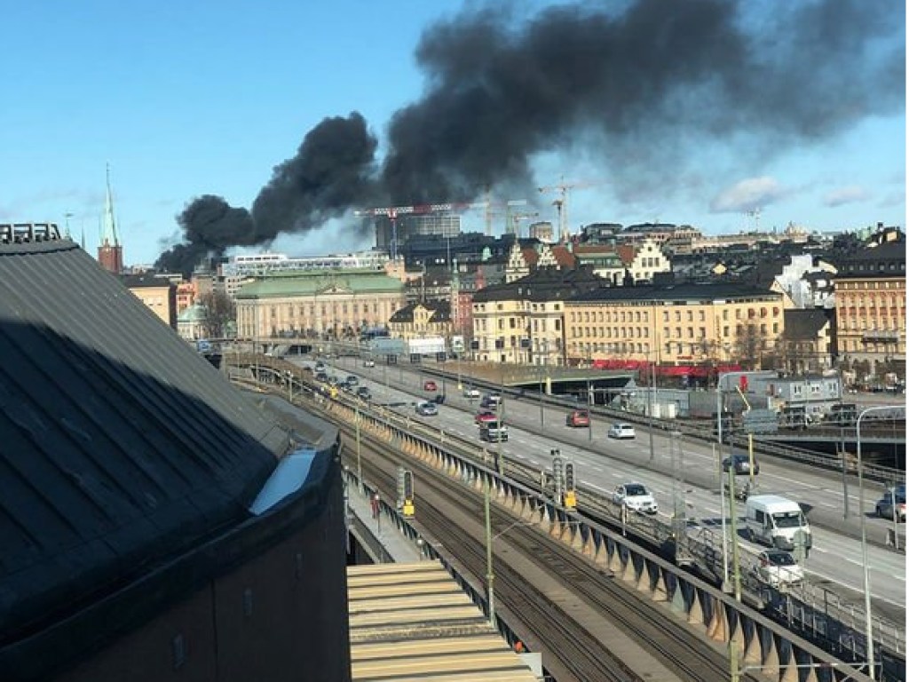 В Стокгольме взорвался автобус: опубликованы фото