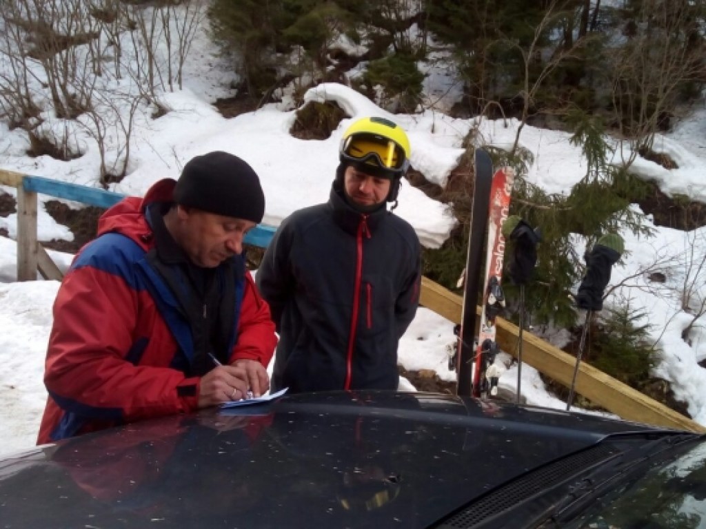 В горах Закарпатья заблудился турист-лыжник (ФОТО)