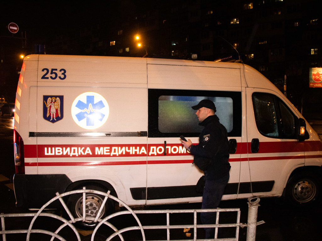 В Киеве водитель Daewoo сбил женщину на «зебре» и скрылся с места аварии (ФОТО)