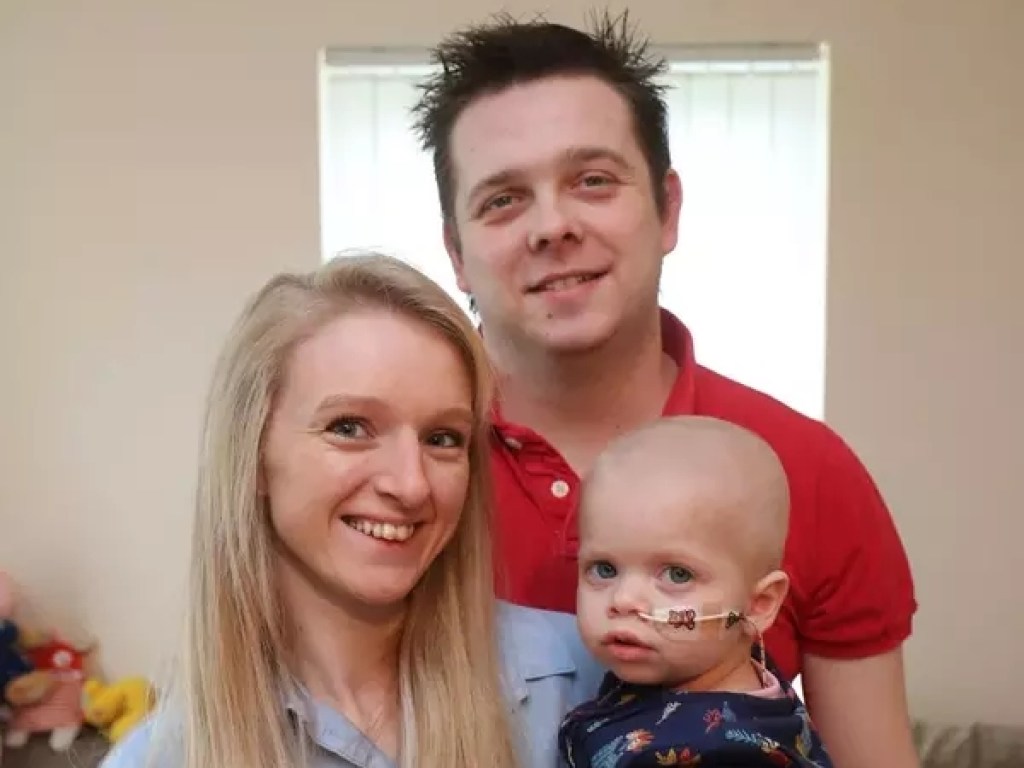 В Северной Ирландии девочка заразилась опухолью мозга после пересадки печени от донора (ФОТО)