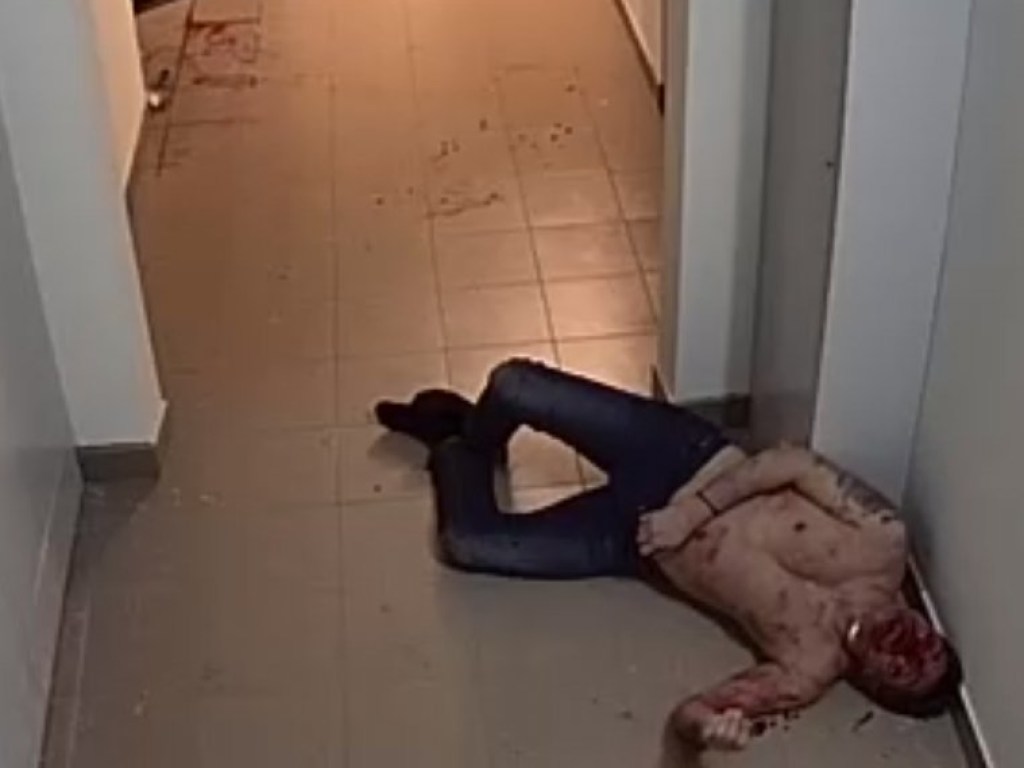 Слушал громко музыку: В Киеве мужчина зверски избил соседа (ФОТО, ВИДЕО)
