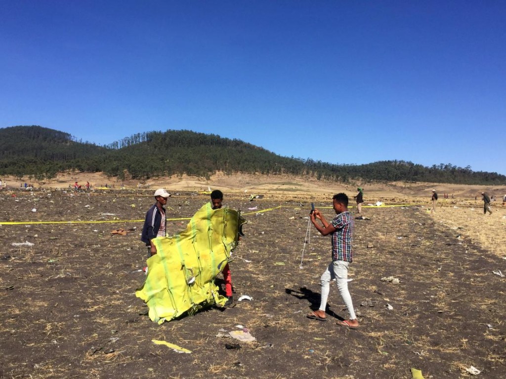 На месте крушения Boeing в Эфиопии нашли два «черных ящика»