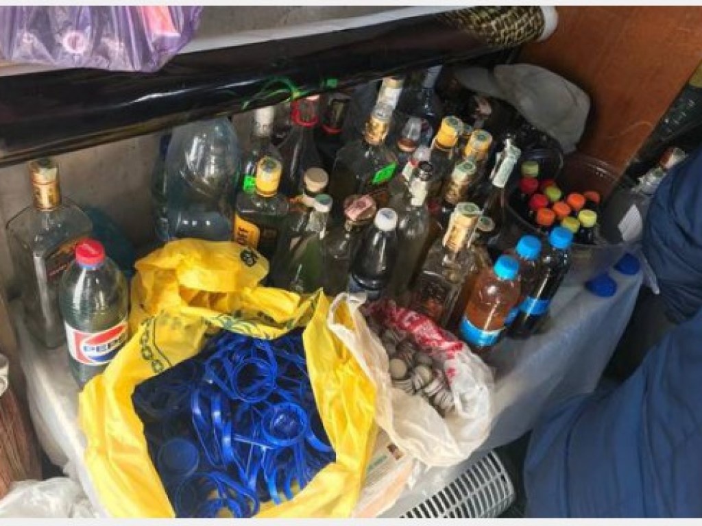 Под Харьковом из подпольного цеха изъяли более двух тонн суррогатного алкоголя (ФОТО)