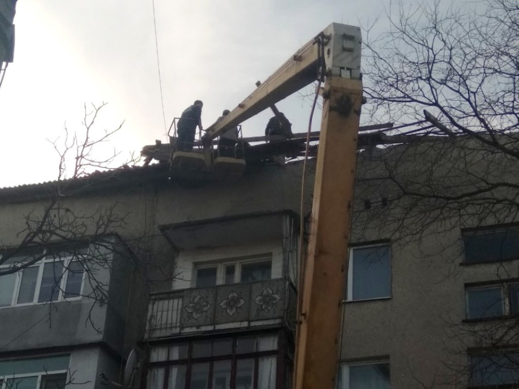 Ураган в Украине: В многоэтажке на Одесчине сорвало крышу (ФОТО)