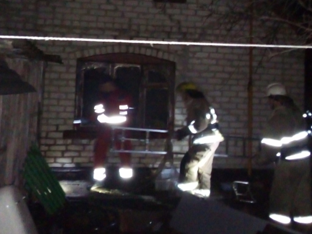 В Донецкой области в жилом доме произошел пожар: погибли четыре человека, в том числе двое детей