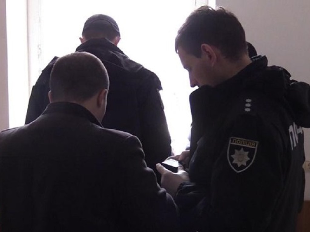В Киеве мужчина умер от взрыва неизвестного предмета (ФОТО, ВИДЕО)