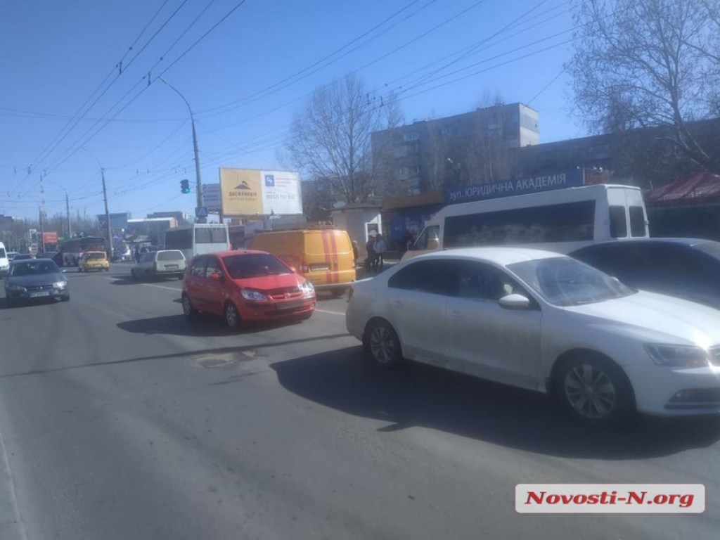 В Николаеве Hyundai врезался в Volkswagen с девушкой  (ФОТО)