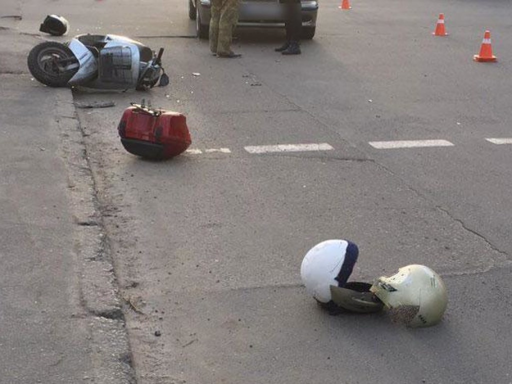 В Полтавской области автомобиль сбил пенсионера на мопеде
