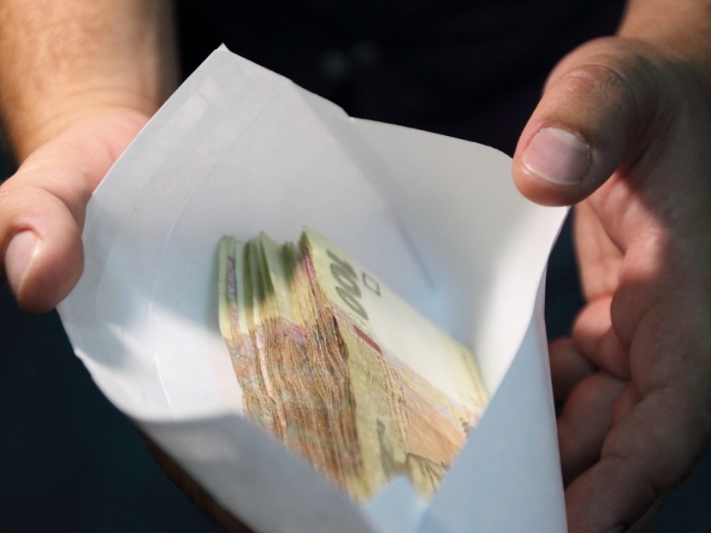 На Днепропетровщине мэр попался на взятке в 30 тысяч долларов (ФОТО)