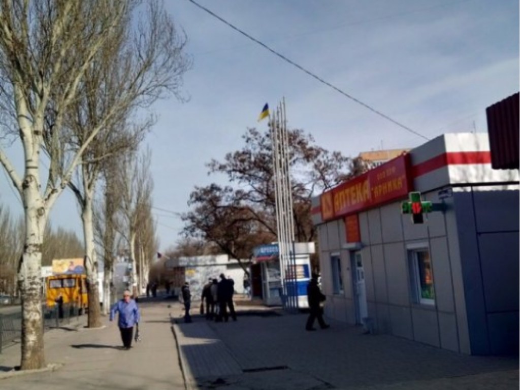 На окраине Донецка подняли флаг Украины (ФОТО)
