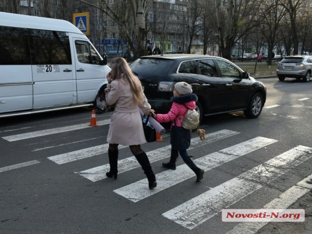 В центре Николаева автоледи на Mazda сбила беременную женщину на переходе (ФОТО)