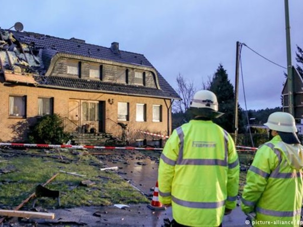 В Германии торнадо разрушил десятки домов (ФОТО, ВИДЕО)
