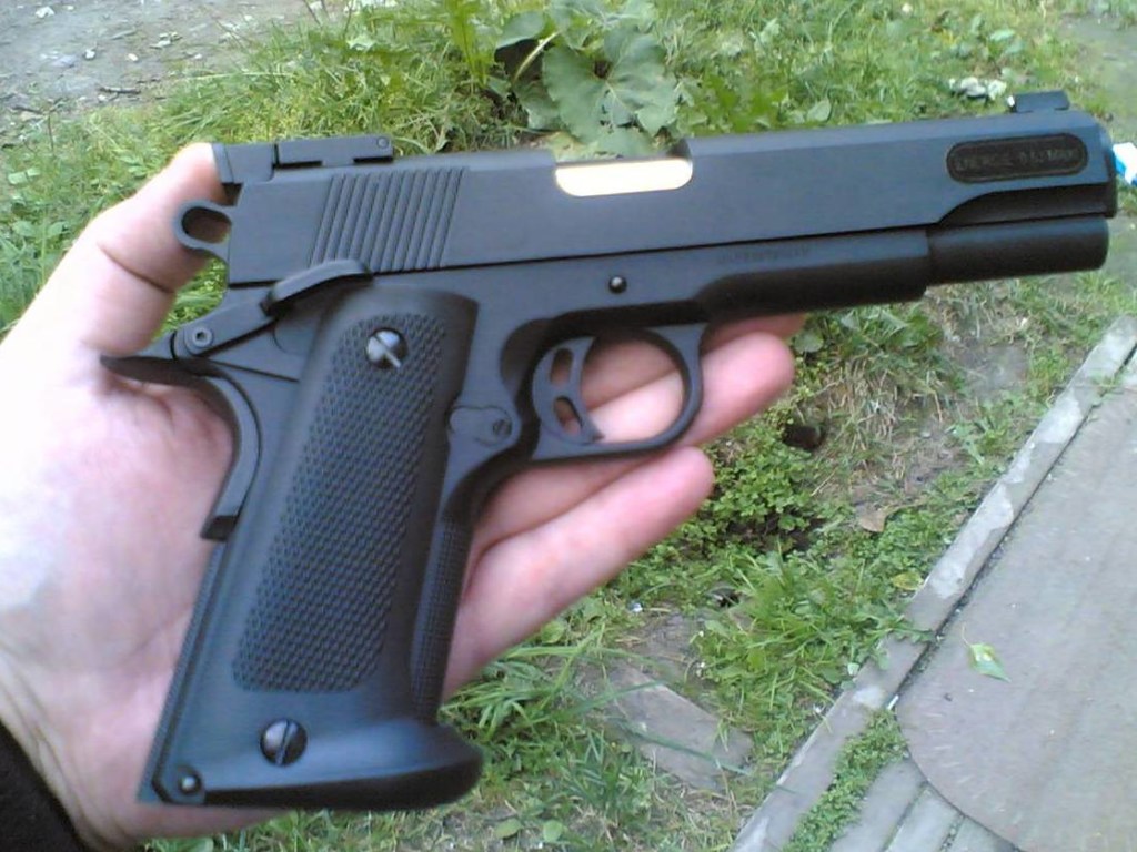 В Запорожской области мужчина с пистолетом за 10 минут совершил ряд преступлений
