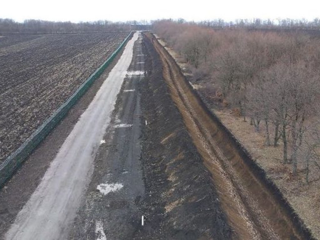 Возобновление строительства стены на границе с РФ: конфликт на Донбассе затянется надолго &#8212; эксперт