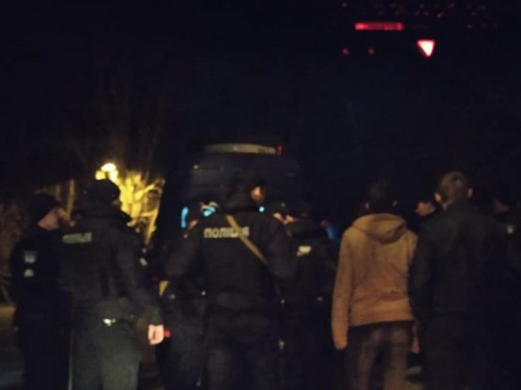В николаевском парке подростки устроили побоище: на место драки проехало несколько машин полиции (ФОТО)