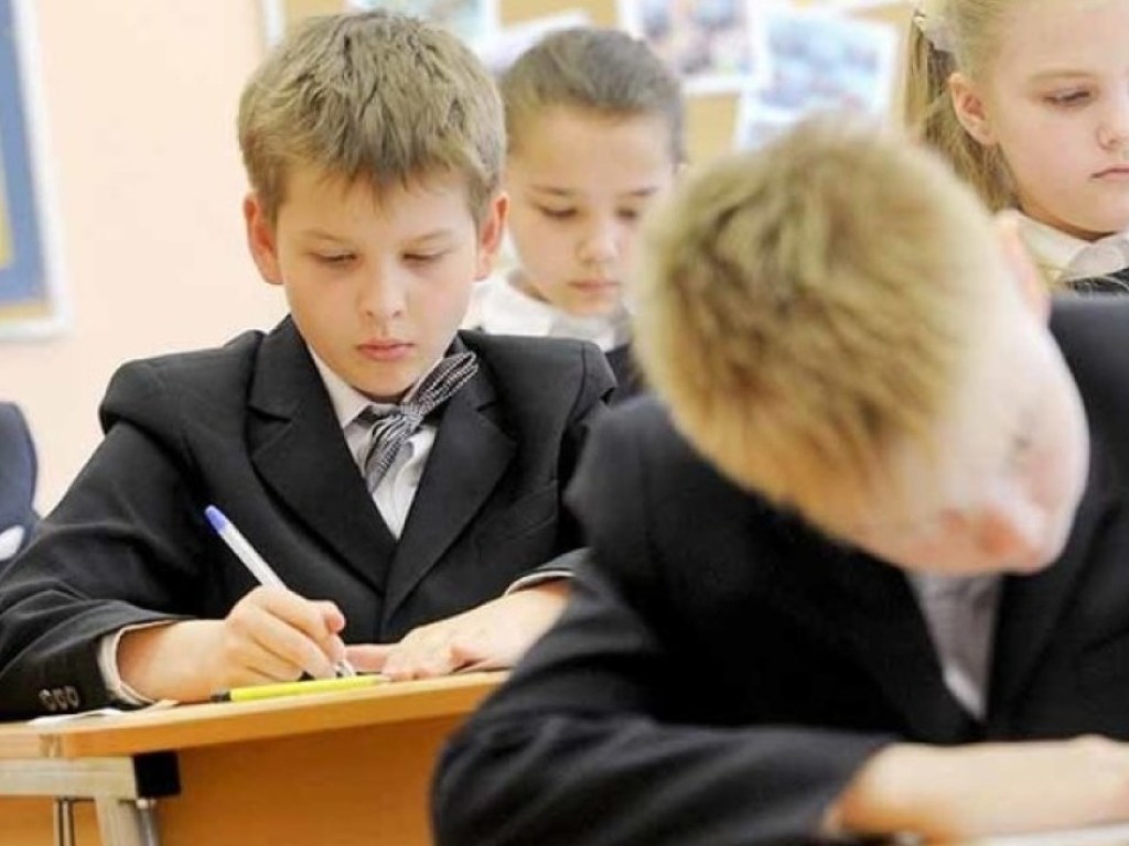 Далеко и неудобно: украинцы раскритиковали принцип распределения детей по школам