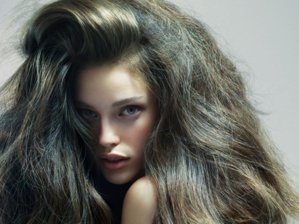 Косметолог рассказал, как восстановить красоту волос после зимы