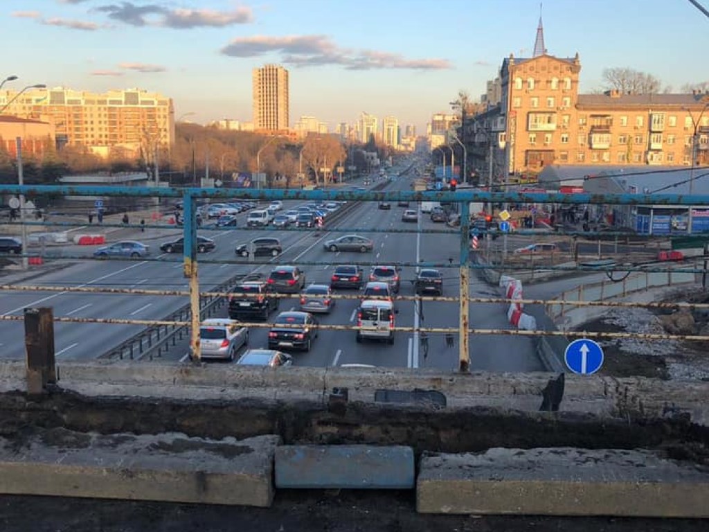 В Киеве стартовал демонтаж Шулявского путепровода (ФОТО)