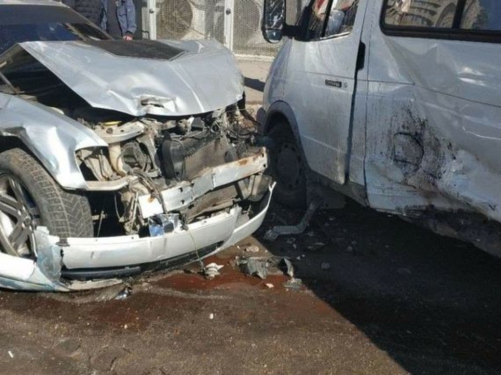 Массовое ДТП в Одессе: столкнулись 5 автомобилей, есть пострадавшие (ФОТО)