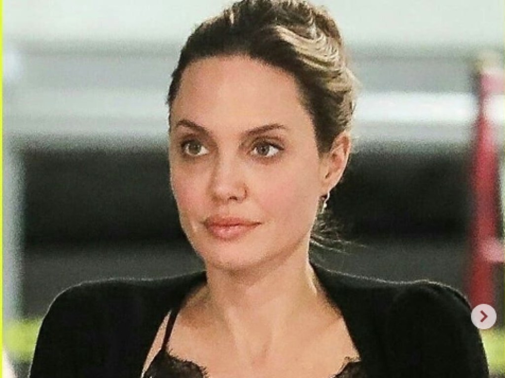 Ходила на свидание с Питтом: Джоли встревожила поклонников «убитым» внешним видом (ФОТО)