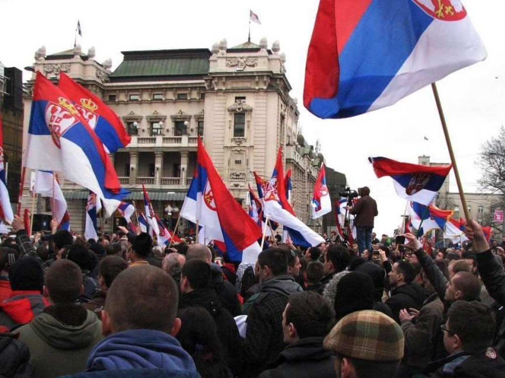 За протестами в Белграде стоят США и ЕС – эксперт
