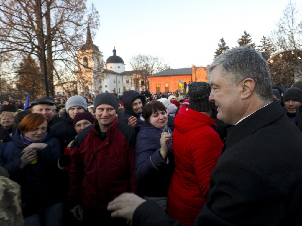 Политолог: Цель Порошенко показать близость к народу и популярность &#8212; срывается 