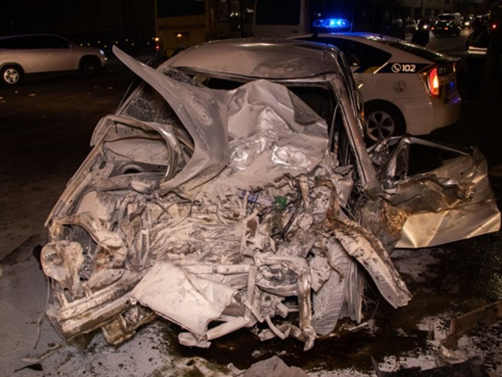 На улице Елены Телиги в Киеве столкнулись четыре авто, одно загорелось (ФОТО, ВИДЕО)