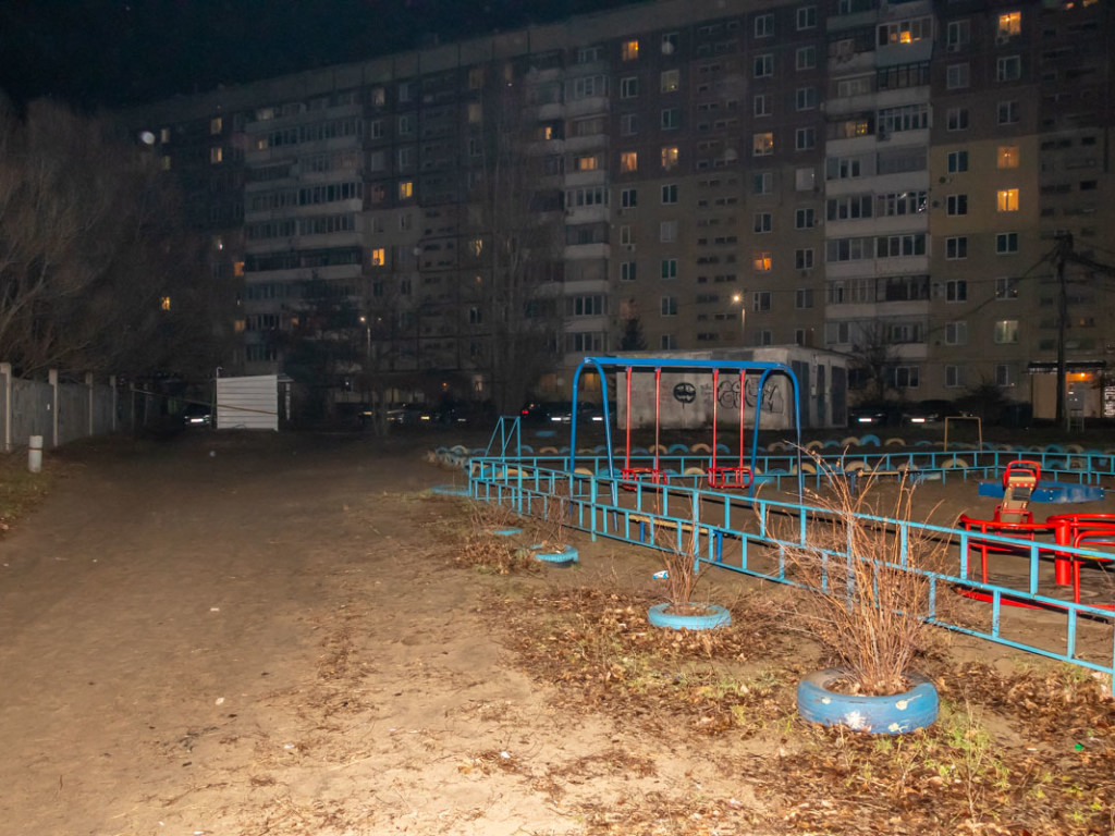 Возле детсада в Днепре нашли военный снаряд (ФОТО)