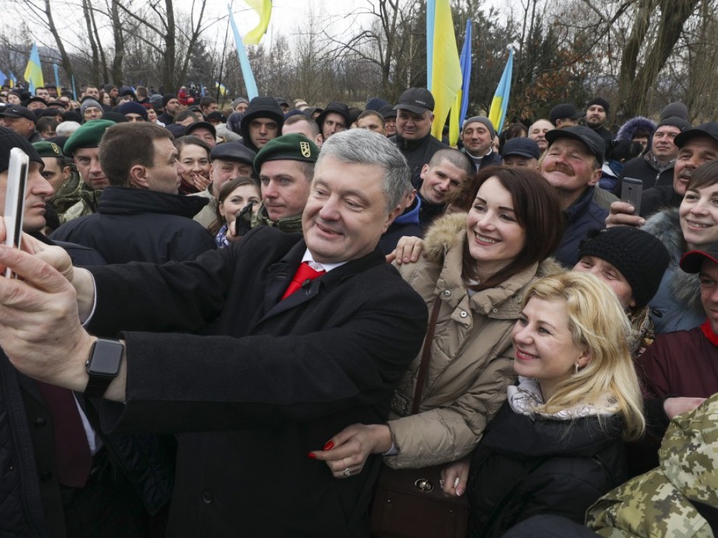 Порошенко пообещал вернуть Крым и Донбасс сразу же после президентских выборов