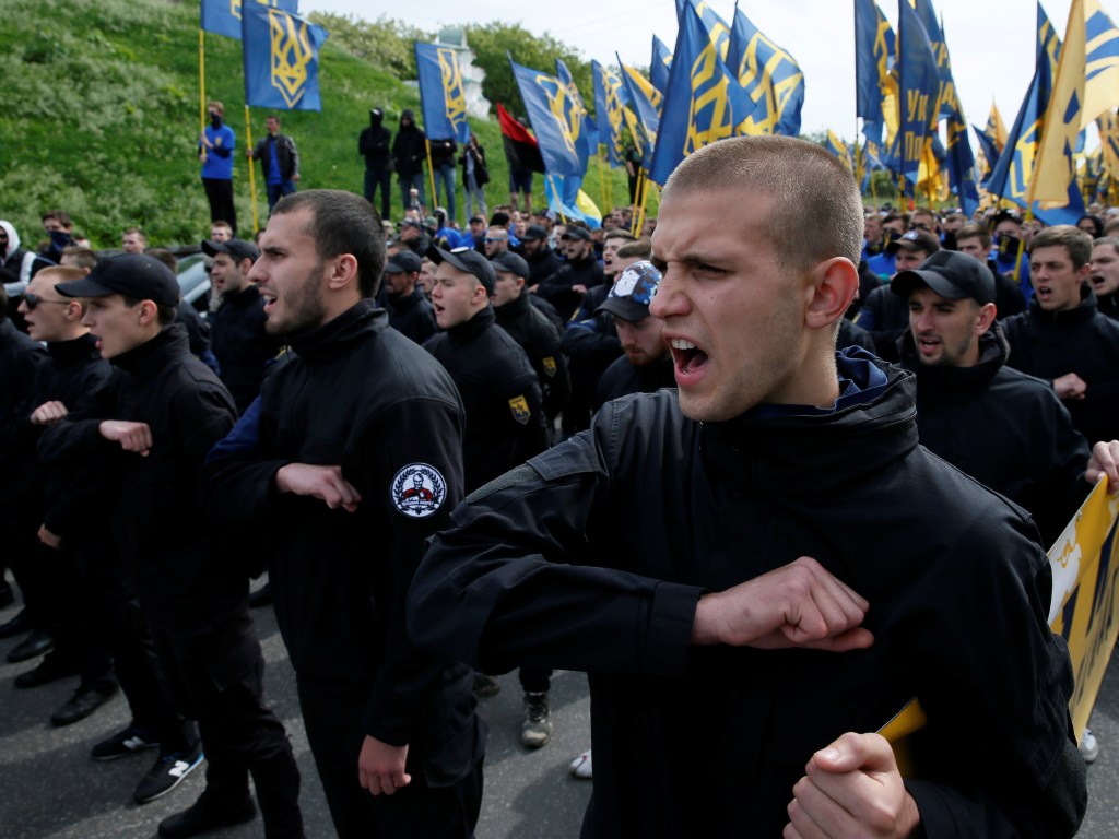 Конфликты с С14 лишили украинских политиков поддержки западных партнеров &#8212; политолог