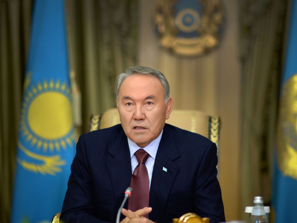 Президент Казахстана Назарбаев ушел в отставку и назвал своего преемника