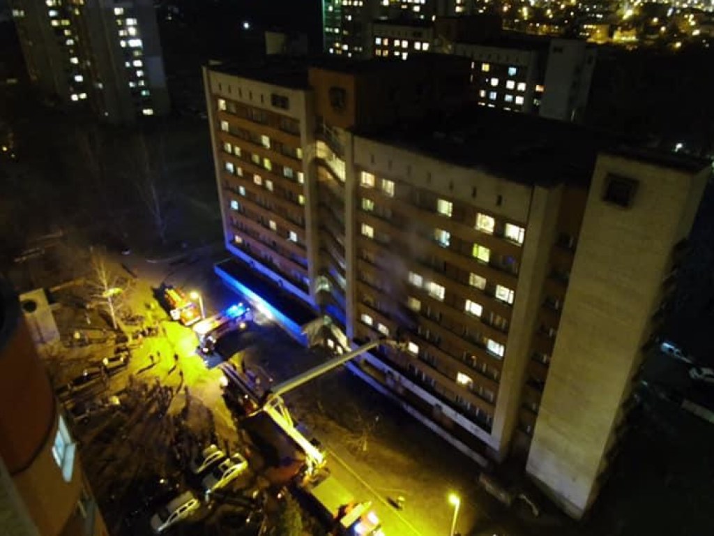 Во Львове эвакуировали 200 студентов из-за пожара в общежитии (ФОТО, ВИДЕО)