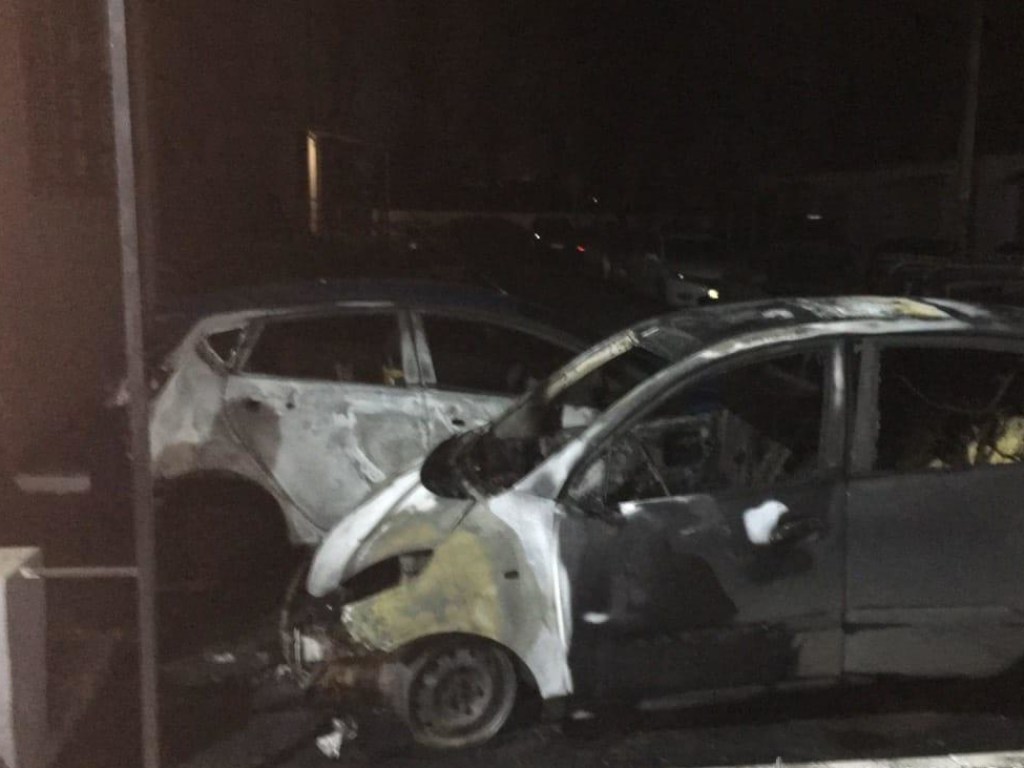 За ночь в Харькове сгорели три автомобиля (ФОТО)