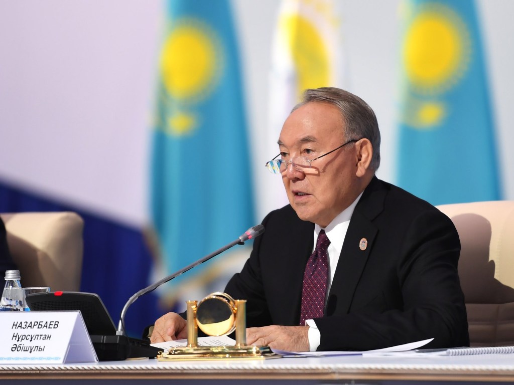 Назарбаеву удалось осуществить безболезненный транзит власти &#8212; политолог