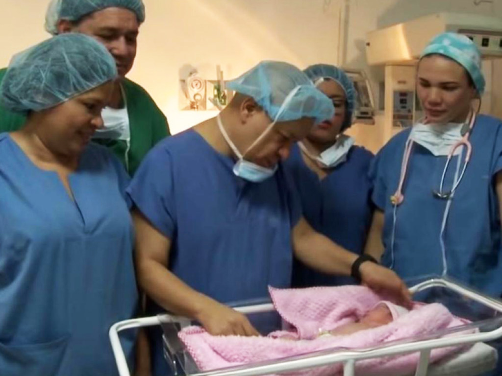 Внутри новорожденной девочки обнаружили её близнеца (ФОТО)