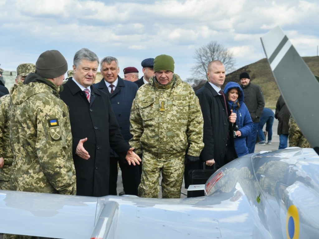 Новейшая военная техника, инвестиции и децентрализация – о чем говорил Петр Порошенко в Хмельницкой области